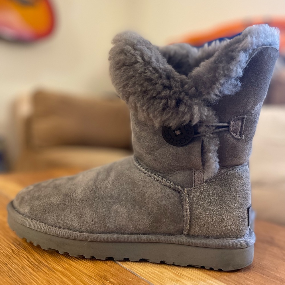 Bailey Button grey authentic uggs - Picture 2 of 7